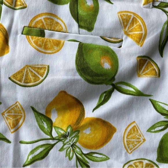 Isaac Mizrahi Lemon Lime Scattered Print Tailored Short Yellow Green Size 6 - Picture 6 of 8
